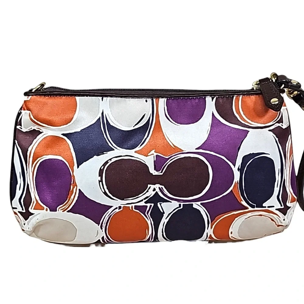 COACH POPPY SIGNATURE WRISTLET - Picture 2 of 9